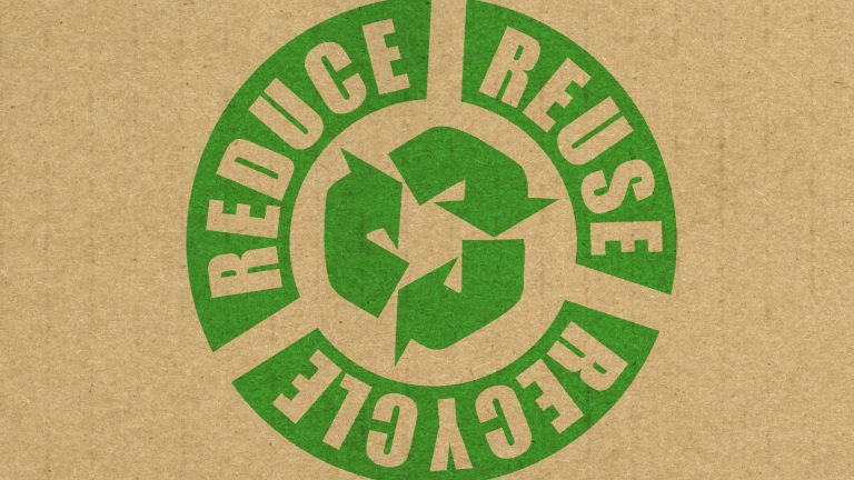 Image d'un cercle vertueux avec écrit reduce, reuse et recycle