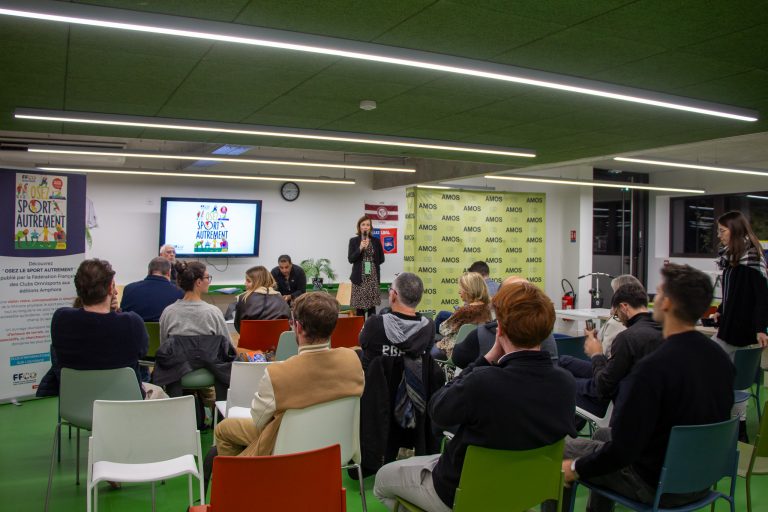 Photo d'ensemble des participants à la soirée de promotion