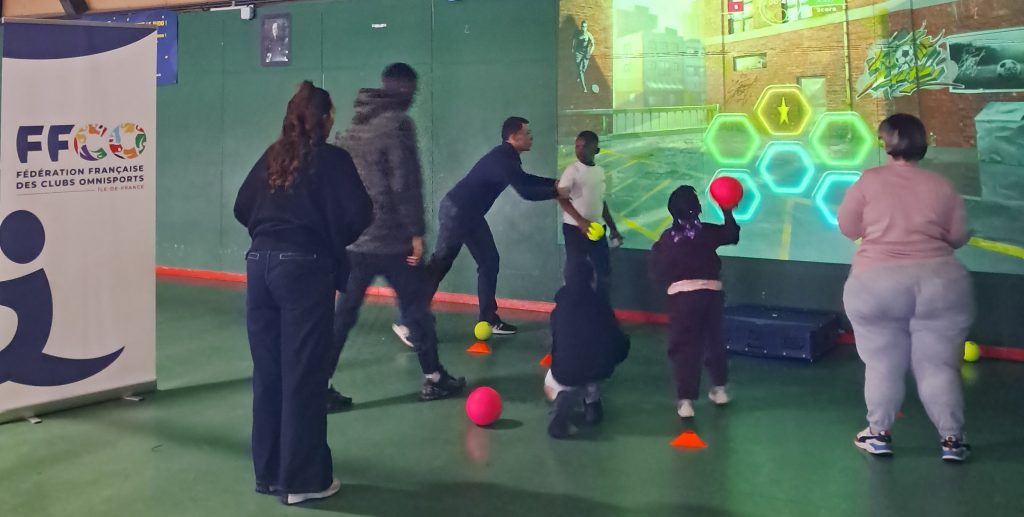 Photo de jeunes jouant à NéoX'périences le samedi 28 mars à Courcouronnes (91)